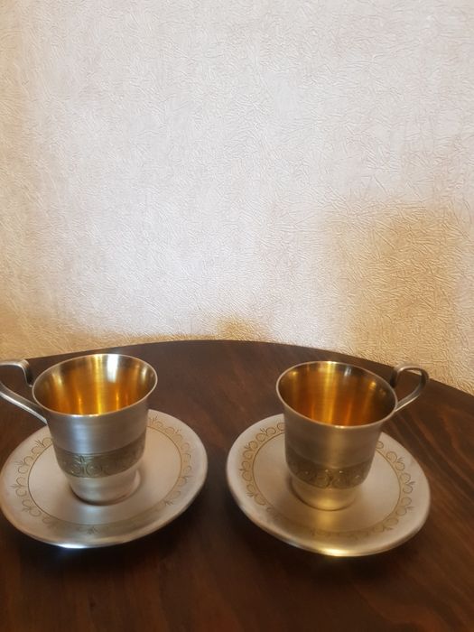 Мельхиоровые позолоченые кофейные чашечки.