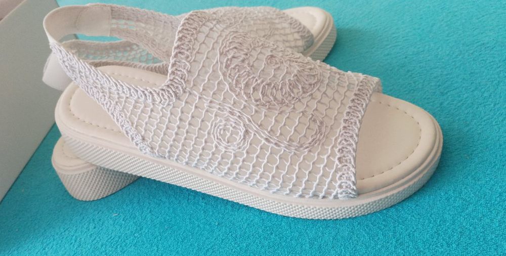 Nowe buty koronkowe białe 40