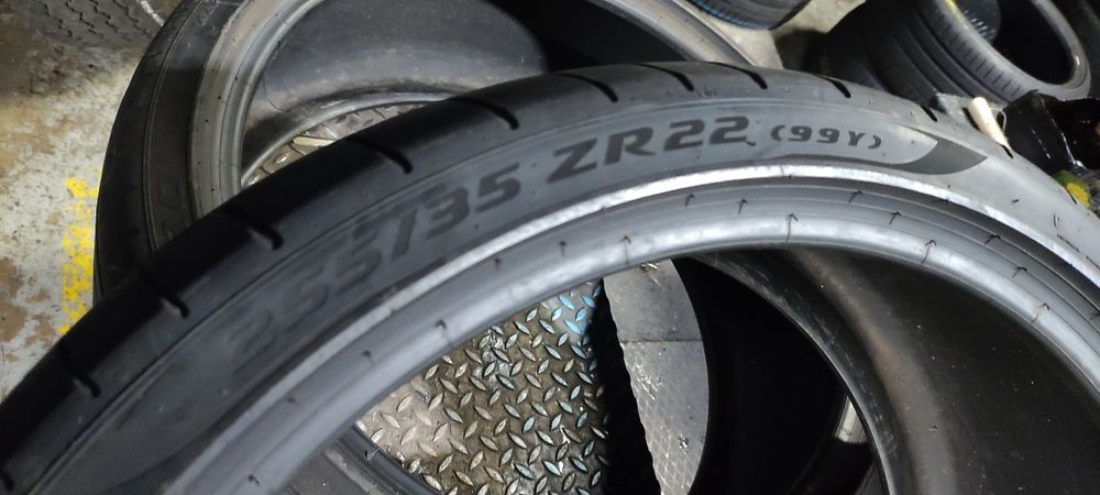 Pneus 255/35/22 pirelli semi novos