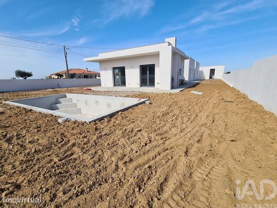 Casa / Villa T4 em Atouguia da Baleia de 247,00 m2
