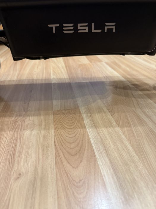 Електросамокат Tesla