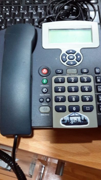 2 telefones a funcionar, com fio e tomada rita. impecaveis.