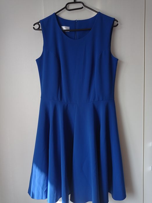 Elegancka rozkloszowana sukienka r. 38/40