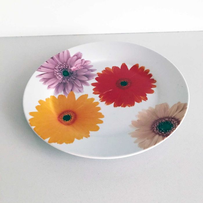 Блюдо с герберами