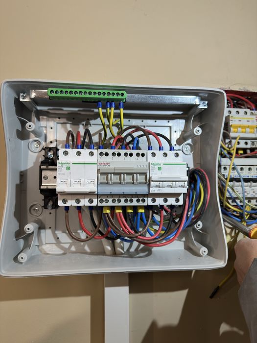 Електрик. Інвертори та акумулятори під ключ