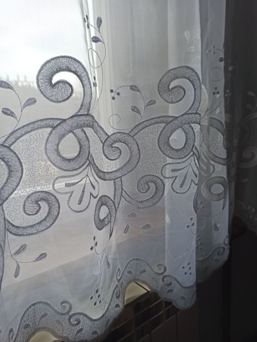 Haftowana. Na taśmie marszczącej.