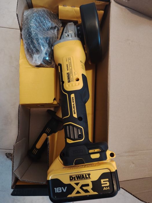 Vendo Rebarbadora Dewalt  nova