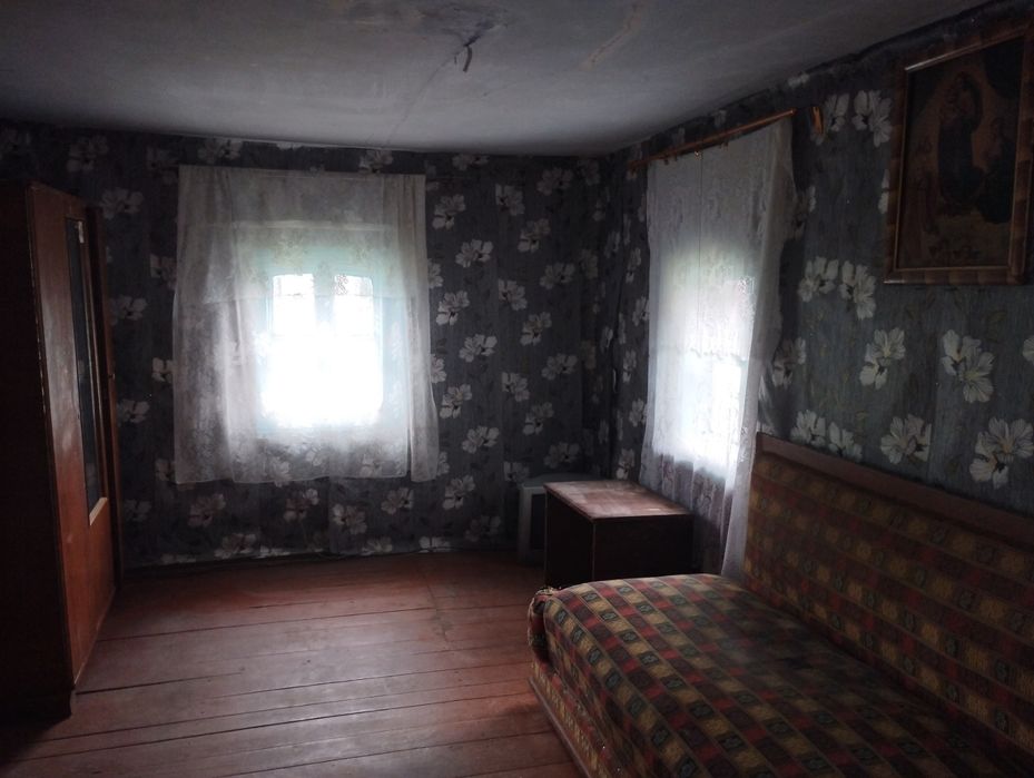 Будинок з земельною ділянкою