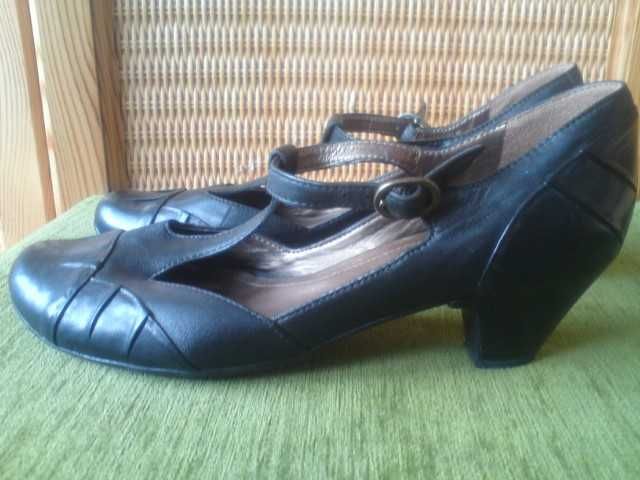 Czółenka na obcasach skóra CLARKS r. 39