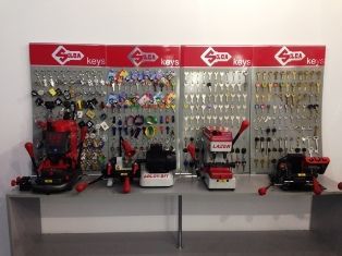 Бизнес. Открыть мини мастерскую по изготовлению дубликатов ключей.