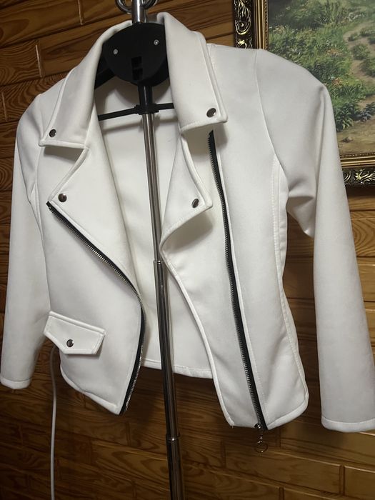 Матеріал: • Колір: білий • Розмір: 146 • Стан: новий