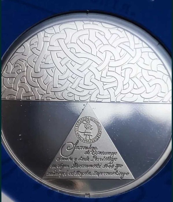 "Дипломатія" у сувенірному пакоуванні.Монети НБУ.