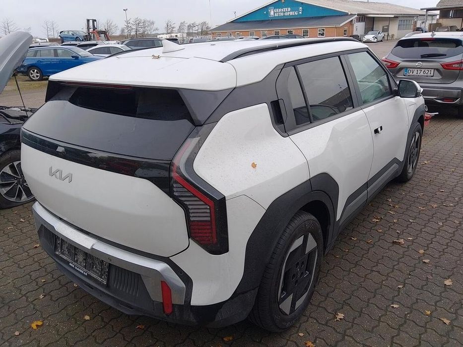 Kia EV3 кришка багажника