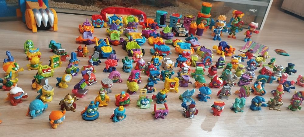 Tiger bot i kolekcja superthingsów i pojazdów.  
Stan bdb

Całość 200z