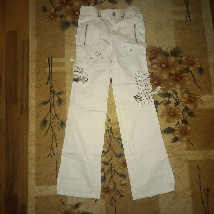 Нові брюки на струнку дівчину