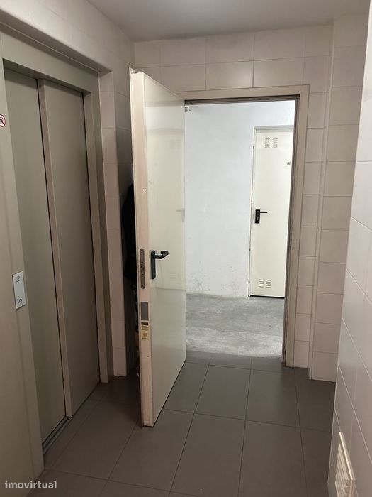 Apartamento T2 com Varanda e Garagem em Aveiro