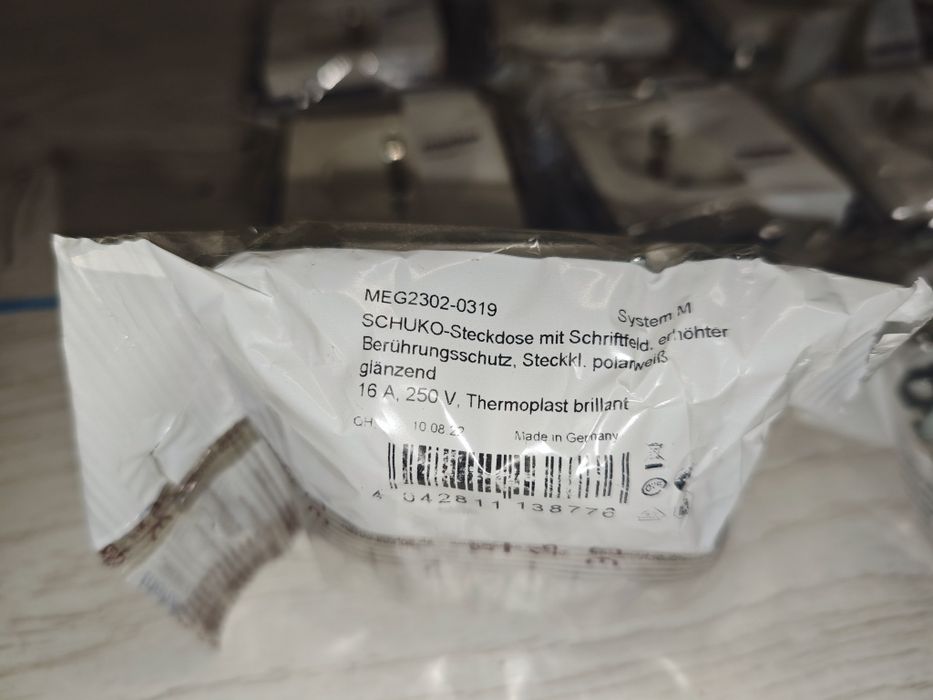 9 sztuk Gniazdka Merten Schneider System M | Nowe | Biały Połysk