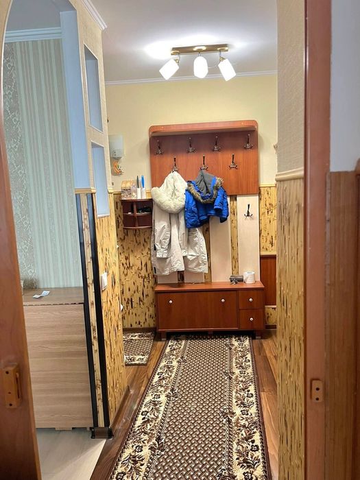 Продам 2-кім квартиру на другому поверсі