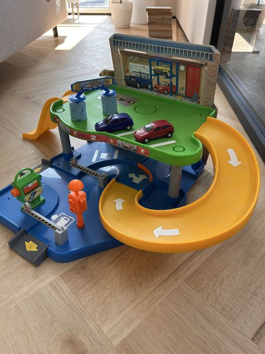 Продам Ігровий набір Bburago Гараж 2 рівня (18-30039)