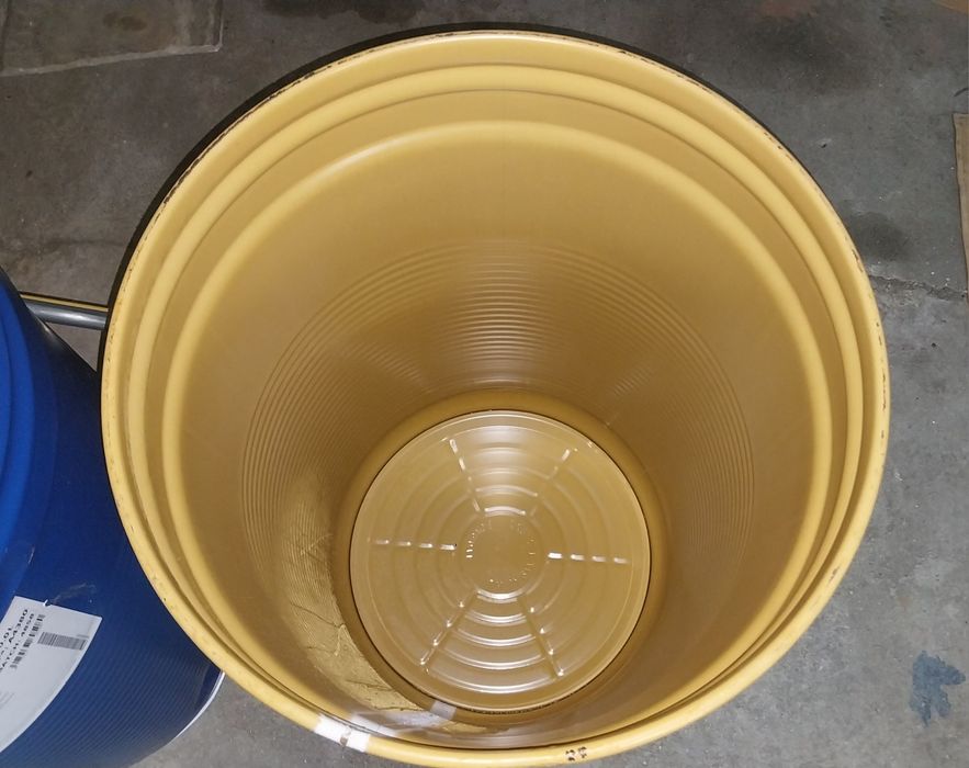 Bidons 220L de metal e 250L plástico, c tampa e aro de metal