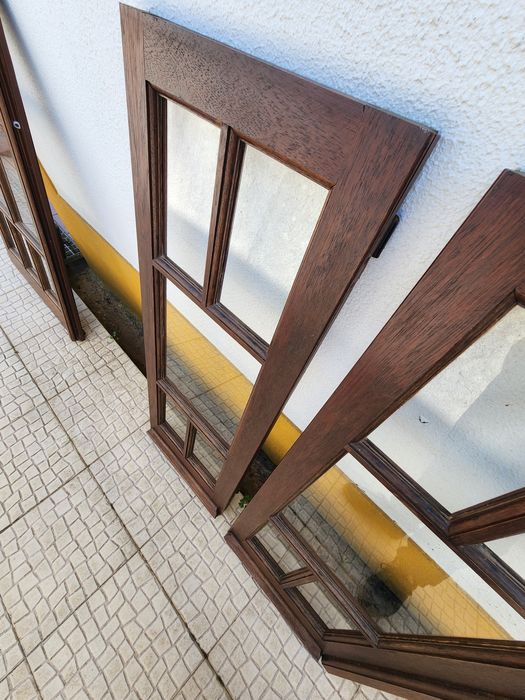 8 Janelas/Porta em Madeira Cambala c/ Vidro (16 Folhas sem Aro)