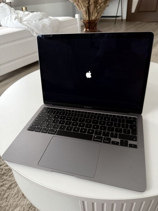 MacBook Air 2020 jak nowy!