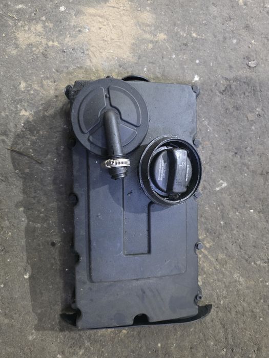 Pokrywa zaworow 2.0 tdi  Audi Seat Skoda Vw