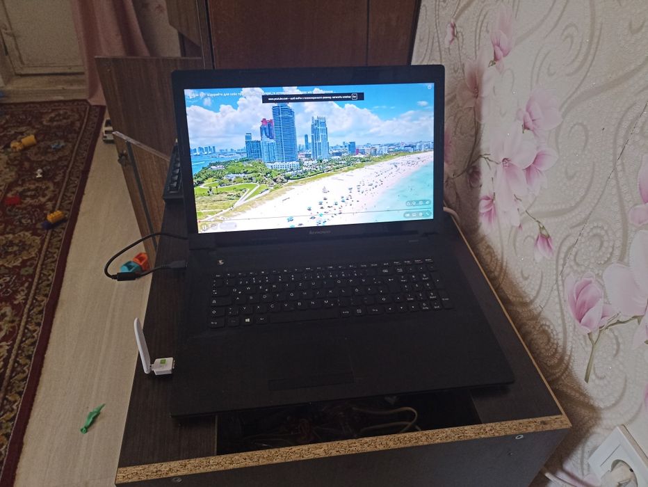 Большой ноутбук Lenovo G70-80 екран-17.3"/HDD 320гб/8гб/видео 2 гб.
