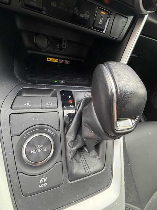 Продам Toyota RAV 4 Гибрид 2023г.