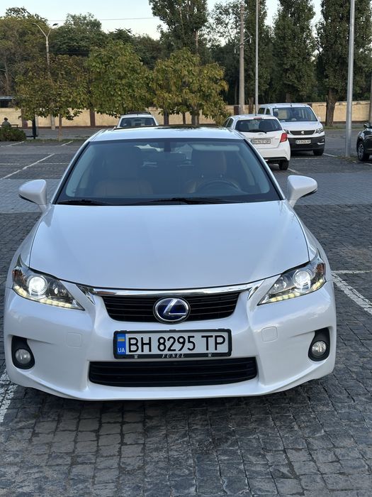 Lexus CT200h #БЕЛЫЙ Lexus