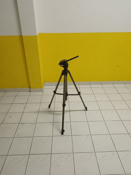 Vendo tripé para câmera