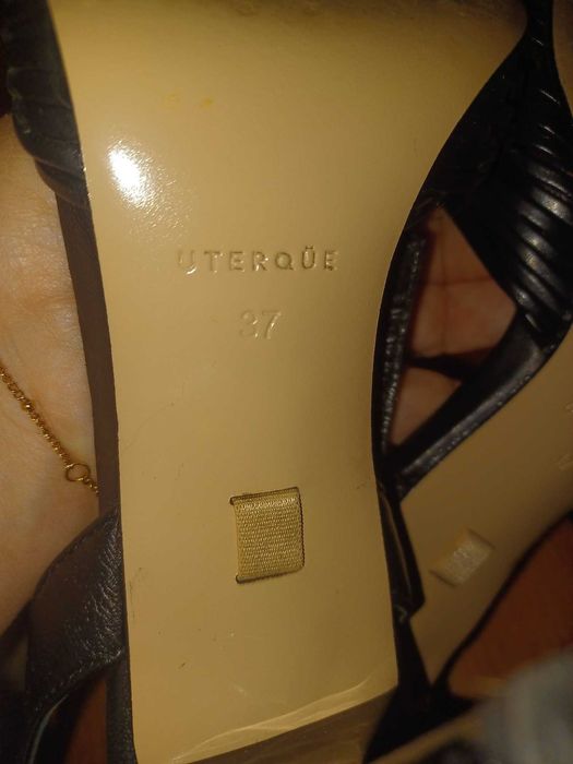 Sandálias em pele da Uterque