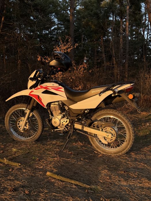 Honda XR 150L.