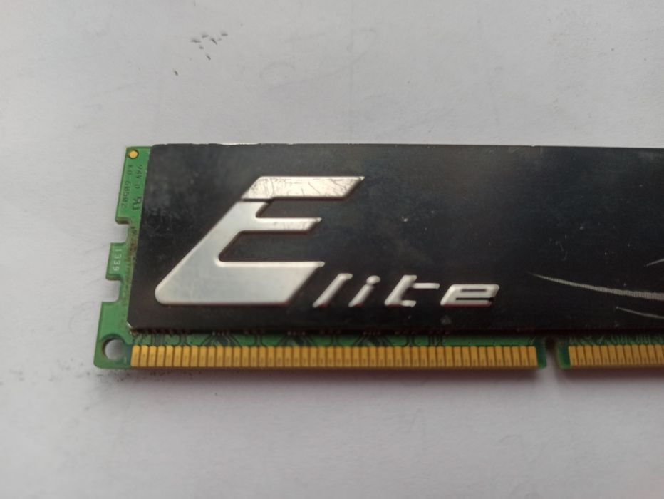 Оперативна пам'ять Team 2 GB  DDR 3 1333 для пк