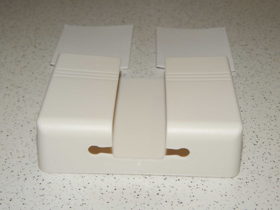 Держатель на стену кронштейн двойное крепление 9,5 * 8,5 см белый