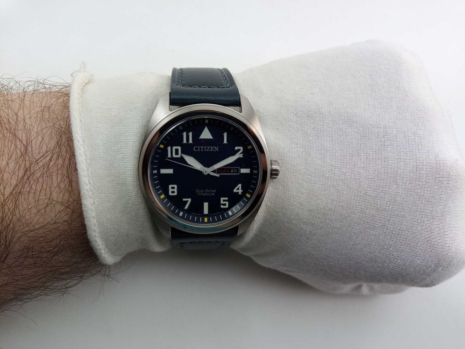 Титановые японские часы Citizen Eco-Drive Garrison BM8568-01L, cапфир
