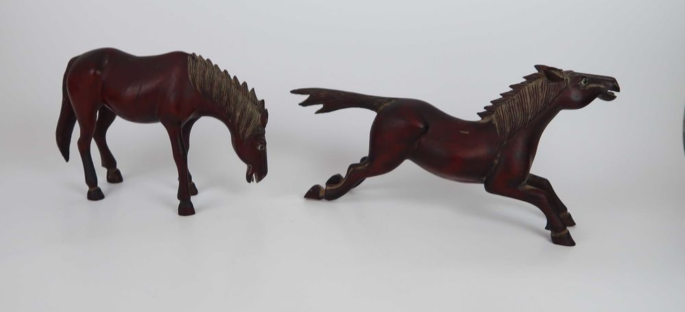 Esculturas - Cavalos em madeira esculpida - 17 cm, CADA