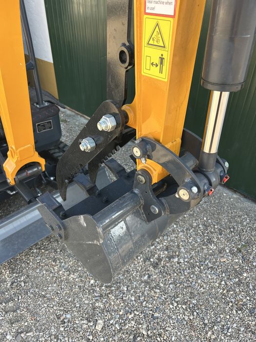 Mini escavadora Captok CP18 (1800kg) - Novo