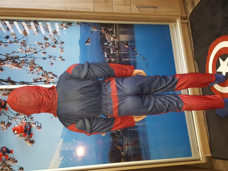 Костюм Спайдермена с мускулами,ростовка 4-8лет,новый + маска.