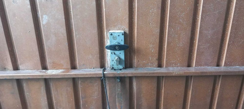 Vende se Portão de garagem