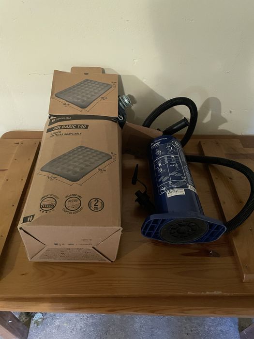 Materac quechua air basic 140 plus pompka
