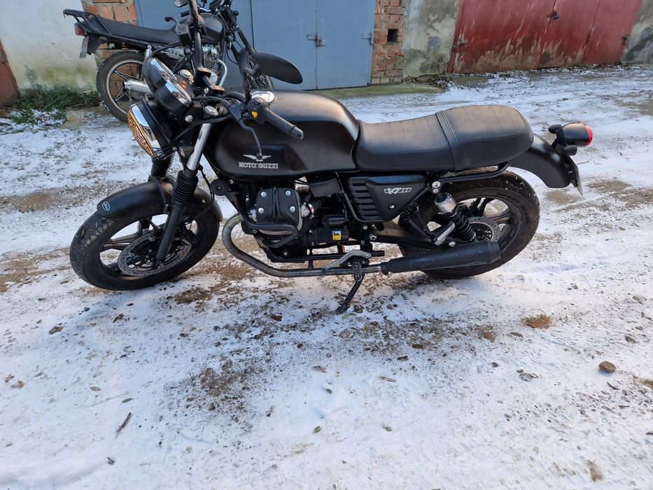 Moto guzzi v7 ii stone