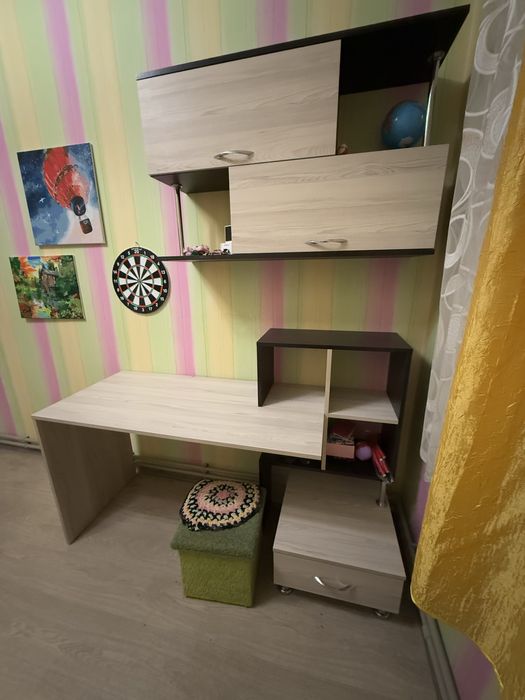 Стол писменный с полками