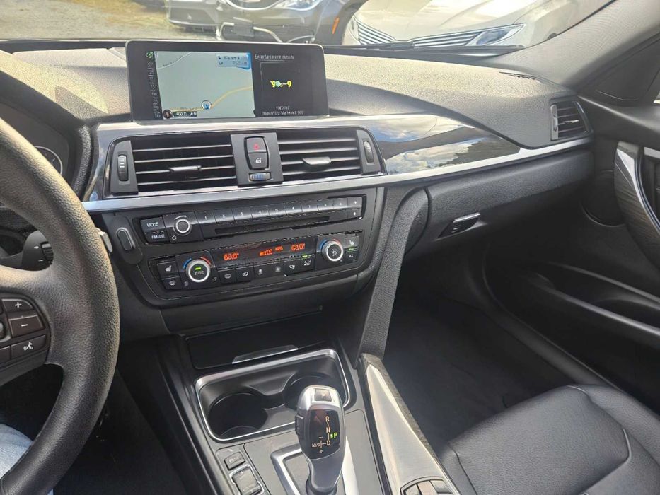BMW 320i      2015