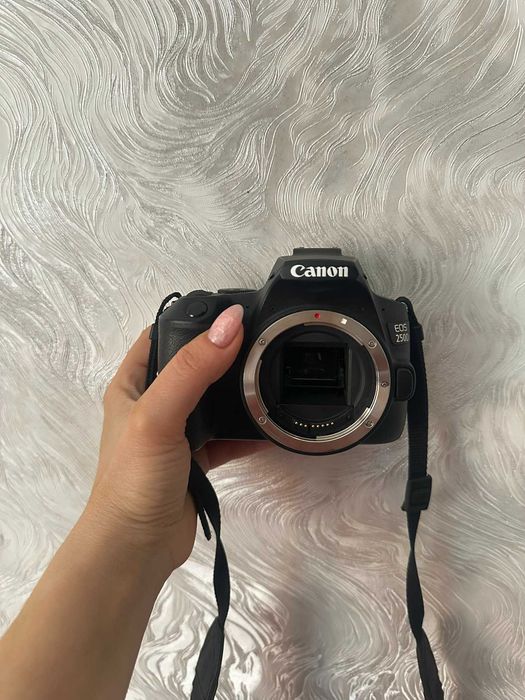 Canon EOS 250D+ обєктив