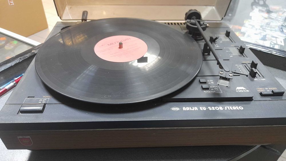 продам проигрыватель Ария 5208