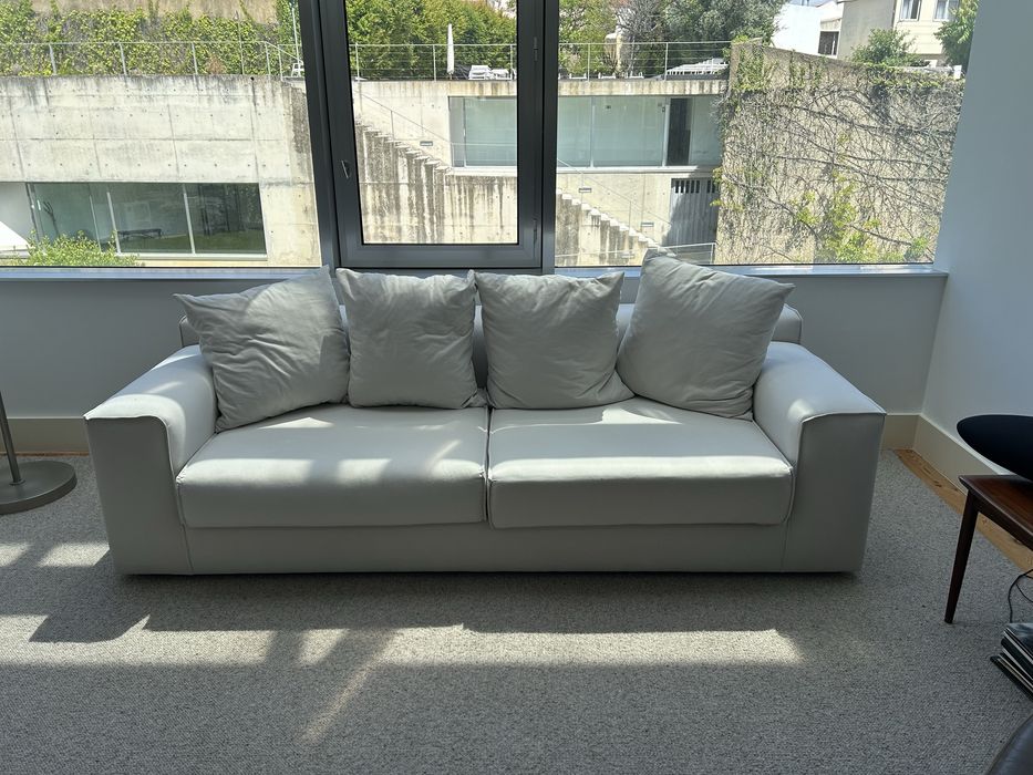 Sofá familiar muito confortavel
