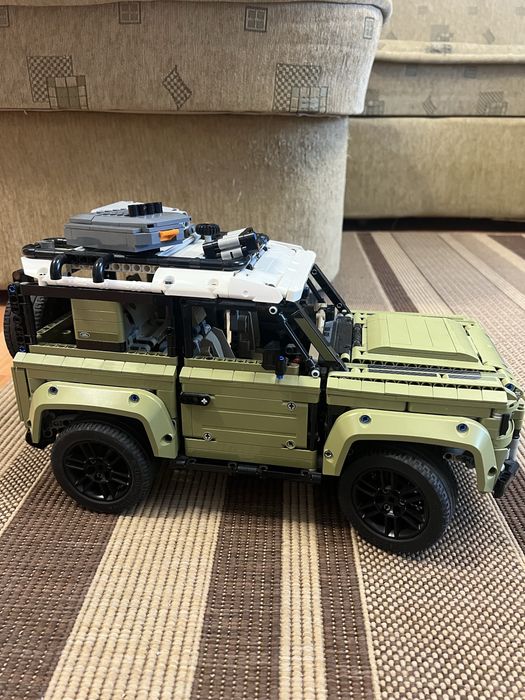 Lego Technic Land Rover Defender 42110