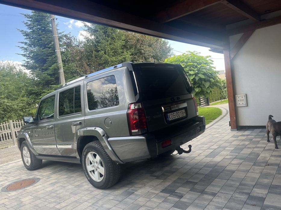 Jeep Commander.