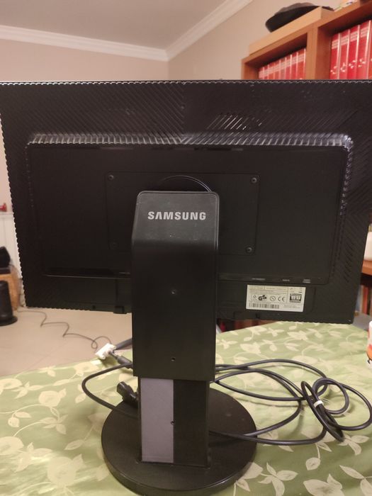 Monitor Samsung SyncMaster 245b com cabo VGA (sem ligação HDMI)